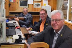 Die Vorbereitungen für das diesjährige Gildefest sind abgeschlossen (v.l.): Noch-Majestät Udo Neumann, Gildeschießwart Dirk Peters und Ältermann Wolfgang Schneider.