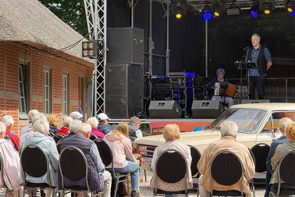 Um 11 Uhr eröffnete Pastor Rüdiger Fuchs das Gruber Seefest mit einem Open-Air Gottesdienst.