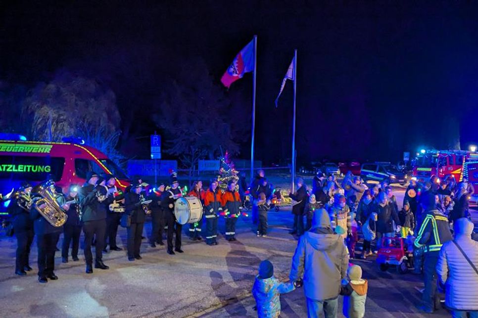 Der Musikzug der Gemeindewehr Grömitz unterhielt mit weihnachtlichen Klängen.