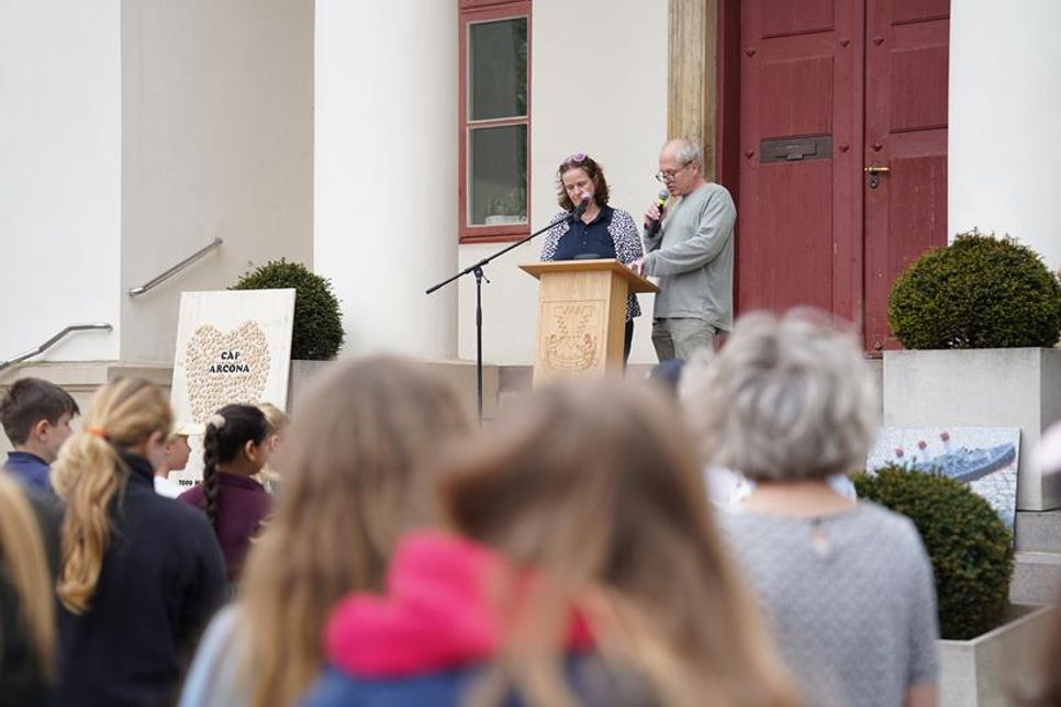 Martine Letterie und Mano Salokat sind sich einig: „Es ist in unser aller Verantwortlichkeit, zu verhindern, dass es wieder geschieht.“