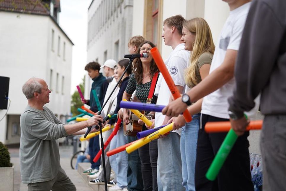 Es gab auch musikalische Projekte, die zum Abschluss auf der Rathaustreppe gezeigt wurden.