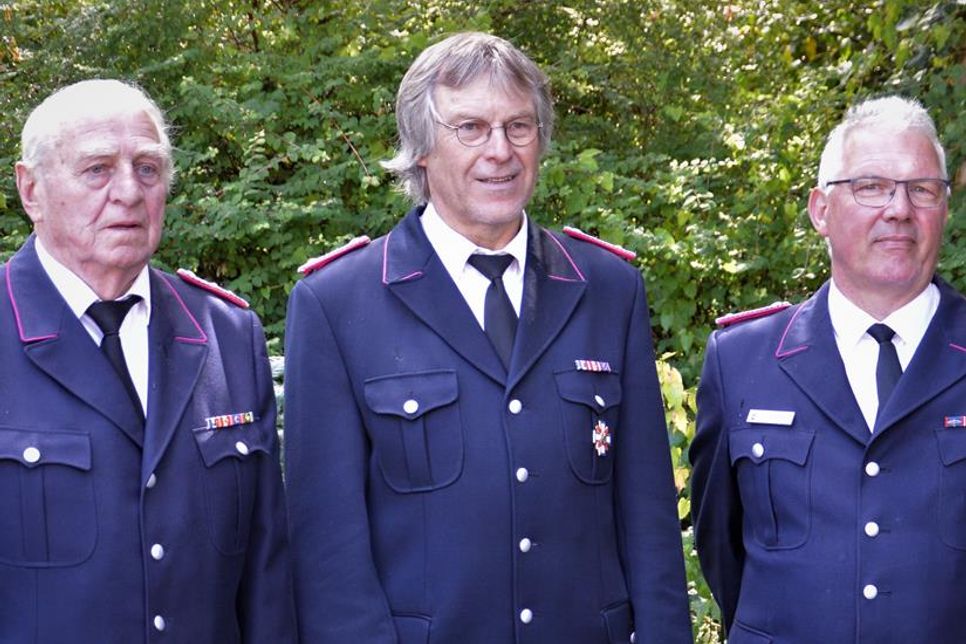 Die Wehrführer der vergangenen Jahre: (v. l.) Heinz Paustian  1987 – 2002; Kurt Scharmukschnis  2002 – 2023; Carsten Wulff  seit 2023.