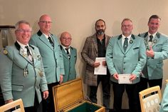 Begrüßung Neumitglieder: Ältermann Dr. Ralf Stolley, Rekruten Florian Jaekel, Calvin Ng, Ravinder Pal Singh, Heiko Barop, stellvertretender Ältermann Nils Hilbert (v. lks.).