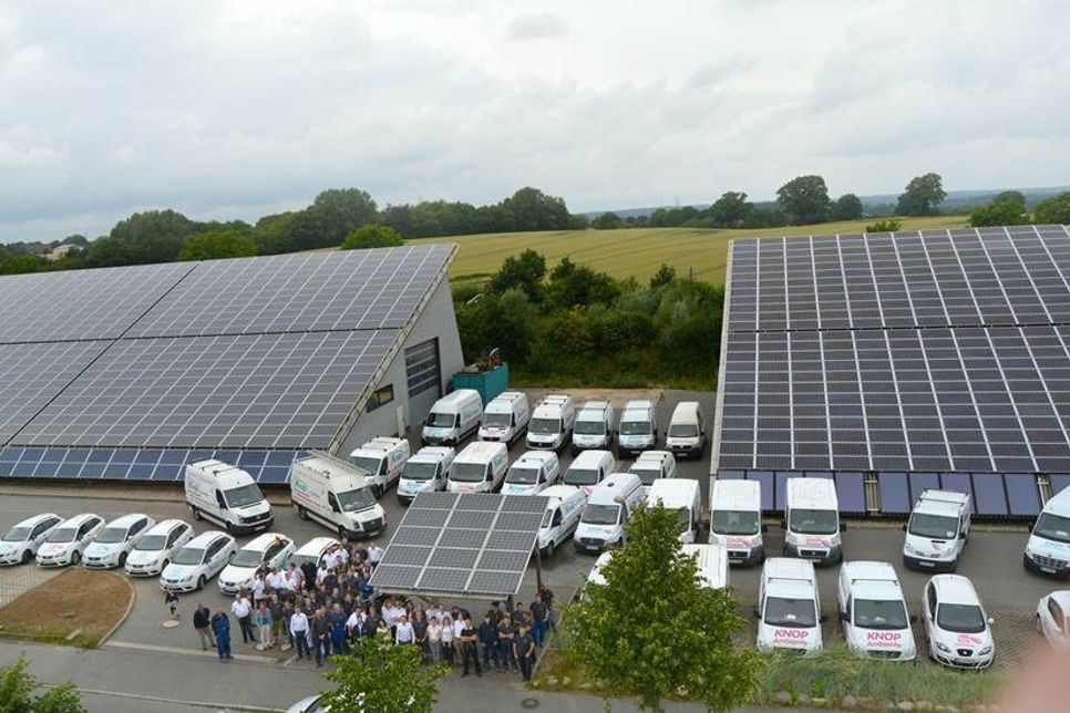 Inzwischen arbeitet die Knop Neustadt GmbH von zwei Standorten aus. Am Standort Wagrienring befinden sich zwei große Solarhallen mit integriertem Küchenstudio.