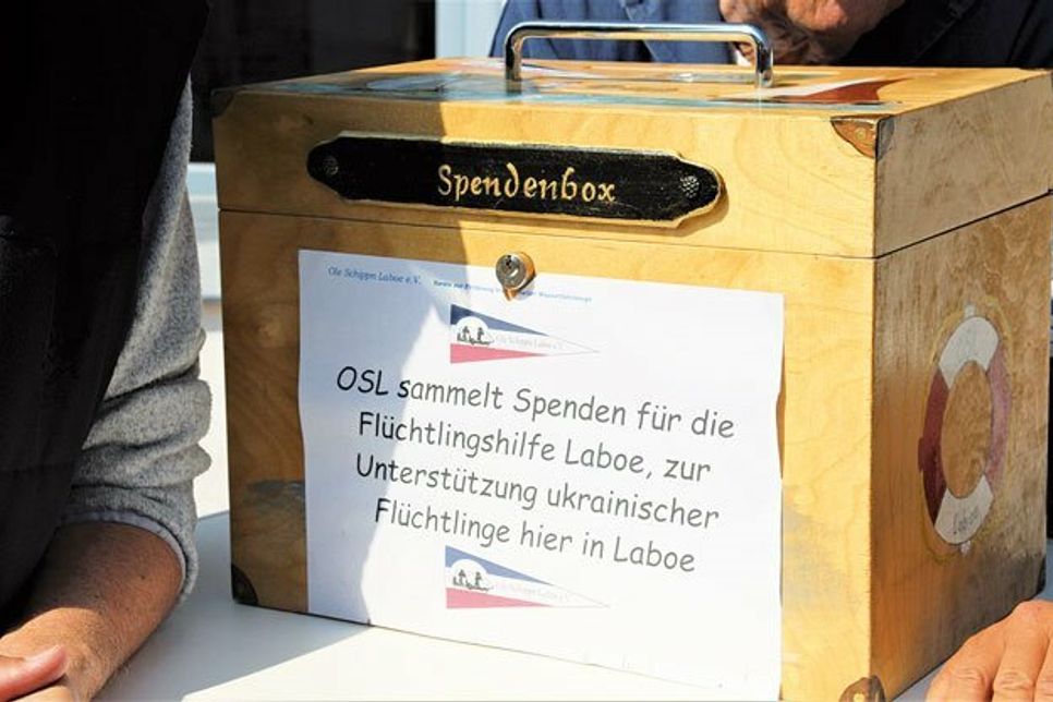 Die schöne, übergroße Holz-Spendenbox