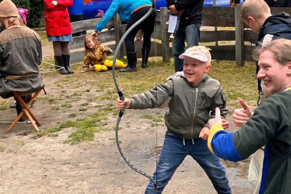 Auch das Bogenschießen lies viele junge Gesichter vor Glück aufstrahlen.
