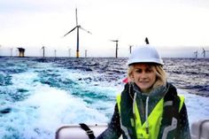 Verena Jeske erklärt zusammen mit Christian Brüske, wie ein großer Windpark in unserer Ostsee gebaut wird.