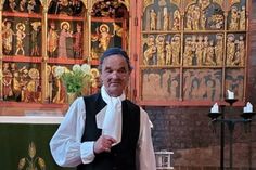 Gerhard P. Bosche entführt seine Zuhörerschaft in die mittelalterliche Vergangenheit der Klostermauern.