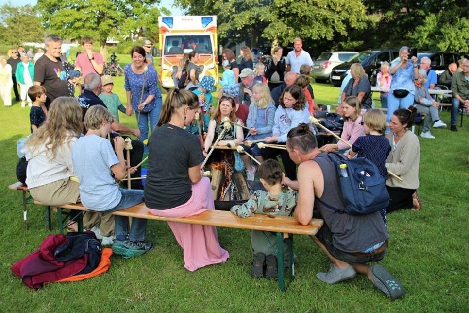 Das beliebte Stockbrot backen für die Kleinen.