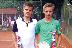 Niklas Guttau (r.) vom NTSV Strand 08 setzte sich im Finale gegen den topgesetzten Tomas Carlos durch.