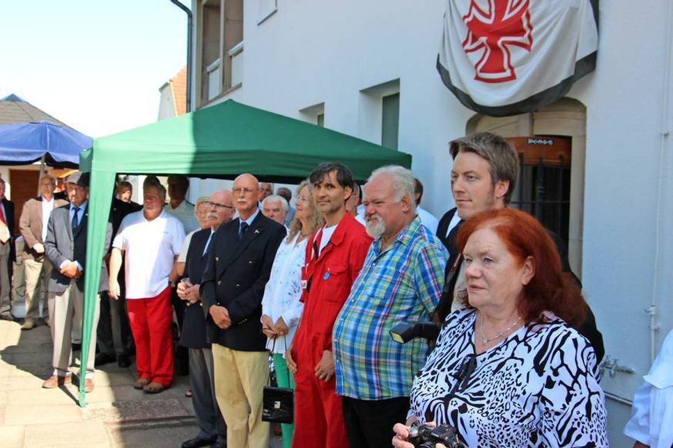 Viele Nachbarn, Wegbegleiter, Kollegen und Gäste nahmen Abschied.