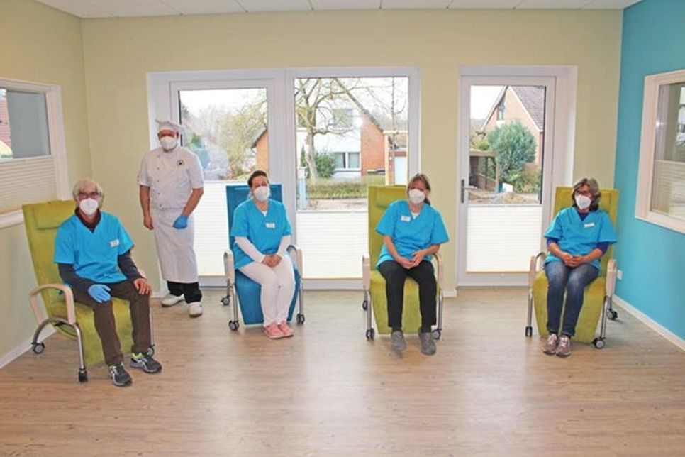 Das Team der Diakonie Tagespflegeeinrichtung Eutin: Wout Smit, Thomas Hohnsbeen (Koch), Stefanie Bartelmann, Silke Stave und Monika Blank