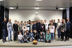 Rotarier, Schulleitung, Lehrer und Schüler besprachen beim Starttermin den Ablauf des Wettbewerbs und stellten erste Ideen vor.