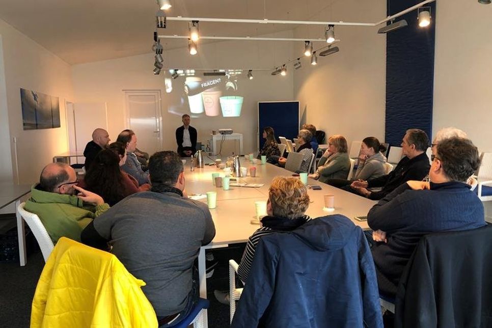 Grömitzer Gastronomen informierten sich über das recup Mehrwegbecher-Pfandsystem.