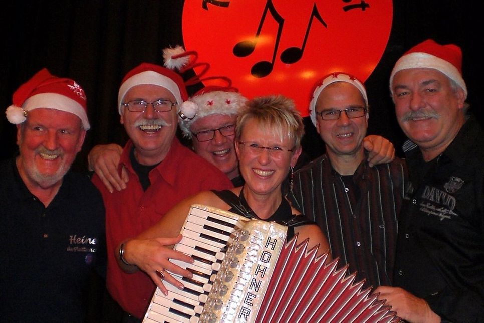 Heinrich Evers, Timmerhorst und das Uli-Rath-Brass-Quartett präsentieren „Wiehnacht an de Küst“.