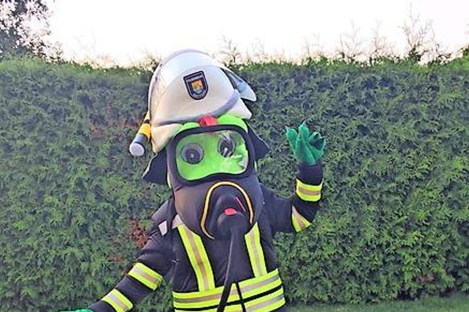Nach einer Idee von Ratekaus Wehrführer Markus Thiel ist Flori Feuer jetzt Wirklichkeit geworden. Auf Wunsch besucht das Feuerwehrmaskottchen Kindergeburtstage und ähnliche Veranstaltungen.