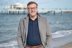 Sven Partheil-Böhnke gewinnt die Stichwahl für das Bürgermeisteramt der Gemeinde Timmendorfer Strand und wird ab 1. Juli neuer Bürgermeister der Gemeinde.