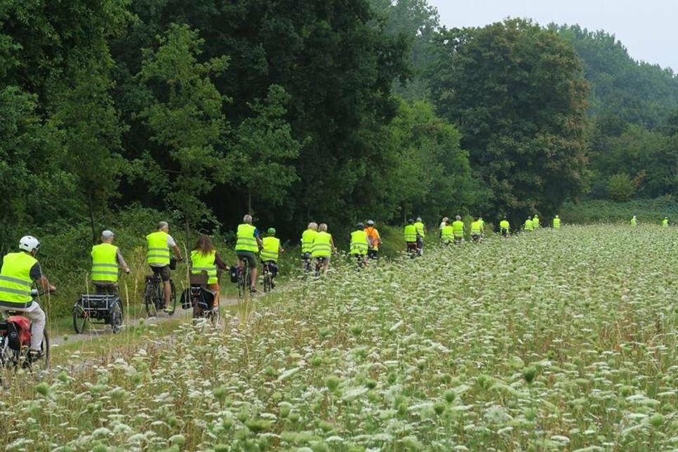 Fluthilfe mit dem Fahrrad.