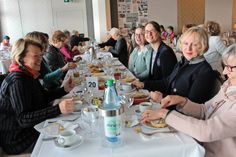 Gemütliches Beisammensein bei einem leckeren Frühstück.