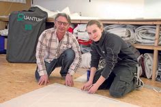 Segelboote sind die Leidenschaft von Segelmachermeister Detlef Jensen und seiner Auszubildenden Mareike Tetzlaff.