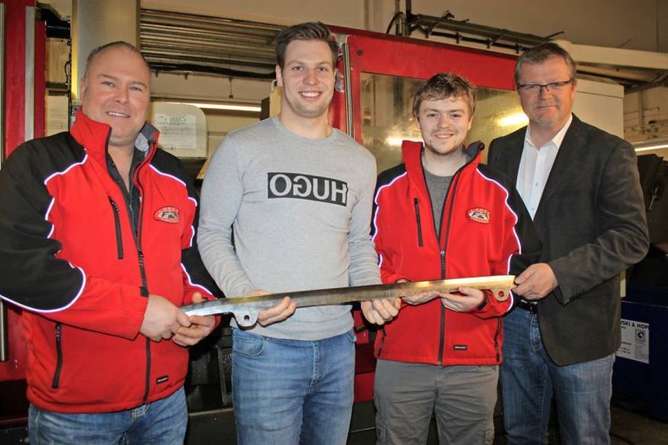 Die Kufenprofis und der Medaillengewinner: Andreas Babbe, Nico Walther, Johannes Strobel und Jens Sager (v. lks.).