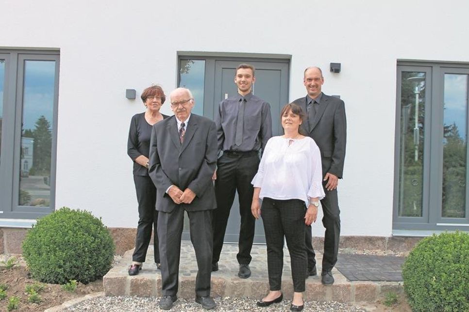 Marga, Rolf, Tim, Myrna und Stefan Eggers (v. lks.) sind für ihre Kunden da.