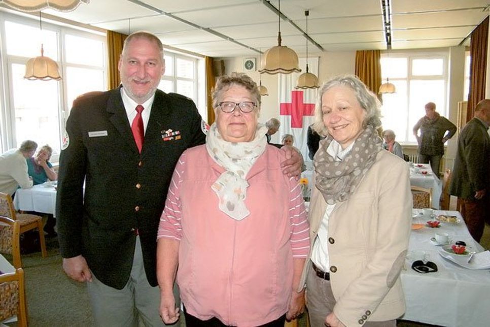 Norbert Griebel und Christel Schmahl-Ruhz dankten Anke Schnell (Mitte) für ihre ehrenamtliche Tätigkeit.