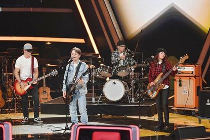 Die lokale Punkrock-Band „Chapter X“ tritt in den Blind-Auditions bei dem TV-Format „The Voice Kids“ auf.