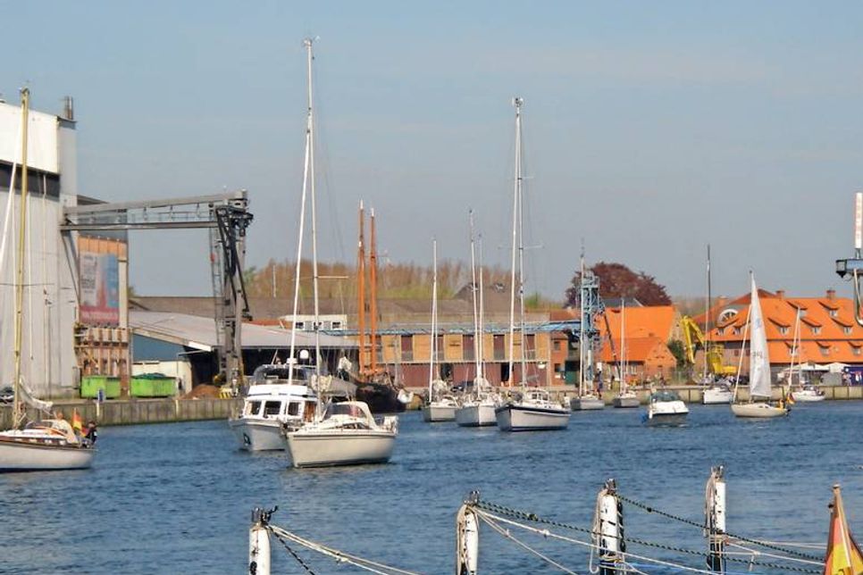 Segelkorso im Neustädter Hafen.