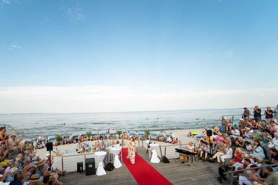 Eutiner Festspiele - Stars am Strand (Copyright www.luebecker-bucht-ostsee.de).