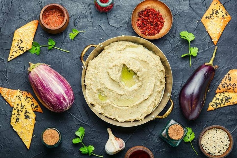 Baba Ganoush schmeckt zu Brot oder Gemüse und eignet sich auch zum Grillen als abwechselungsreicher Dip.