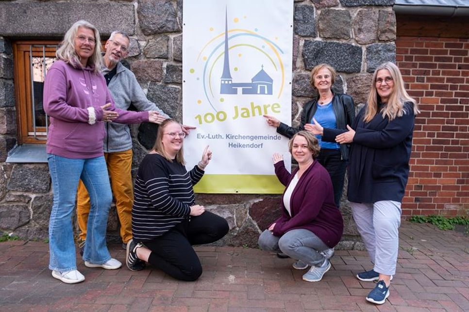 Der Öffentlichkeitsausschuss der Kirchengemeinde Heikendorf (v.l.): Inka Weissgräber, Pastor Joachim Thieme-Hachmann, Jana Philippczyk, Kerstin Grams, Karin Lochte, Elke Sonnenberg.