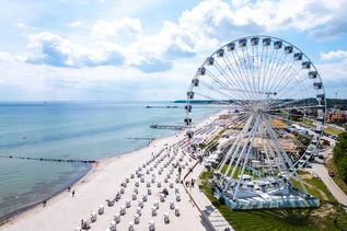 Aus luftiger Höhe kann man eine unvergessliche Aussicht über die Ostsee und den Strand der Promenade genießen.