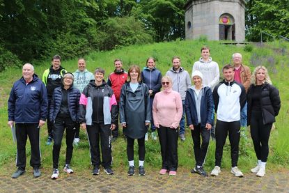 Die ausgebildeten Sportabzeichen-Prüferinnen und -Prüfer mit Günter Frentz, langjähriger Sportabzeichen-Obmann beim Kreissportverband Ostholstein (vorne lks.). (Foto: Carsten Stender, Kreissportverband Ostholstein)