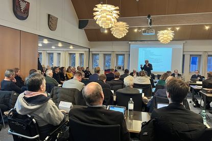 Rund 100 Bürgerinnen und Bürger waren zur letzten Sitzung des Jahres erschienen.