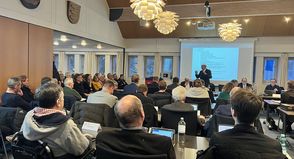 Rund 100 Bürgerinnen und Bürger waren zur letzten Sitzung des Jahres erschienen.