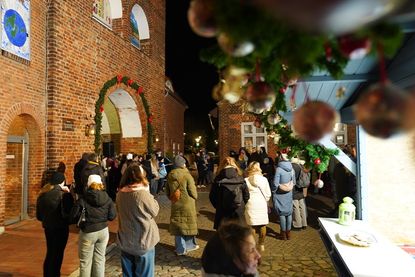 Zwischen Punschhütte und Kremper Tor gibt es jeden Abend an den Wochentagen um 18 Uhr ein schönes Programm aus Musik und Geschichten.