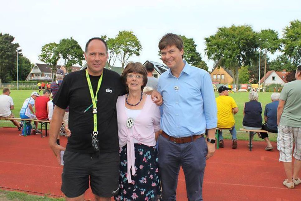 Organisator Mike Enke (lks.) mit 1. Vorsitzenden Heidi Menorca und 2. Vorsitzendem Prof. Dr. Thorsten Langer.