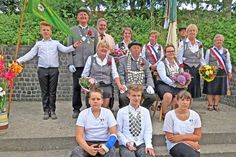 Der neue „Hofstaat“ ist proklamiert. Das Königspaar Marina und Lothar Bruhn; Schützenliesel Franziska Burger-Gaede, 1. Ritter Fred Steinacker, Spaßkönig Thorsten Nagel, Kurgastkönigin Christel Renfordt und 2. Ritter Wallda Wagner, 2. Jugendritter Kylian Bart, Jugendkönig Marco Schmidt und 1. Jugendritter Leonie Jürgensen.