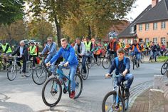 Start der Fahrraddemonstration am Schönwalder Dorfmuseum.