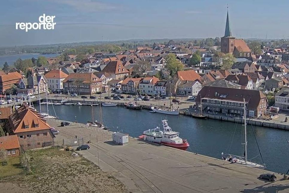 Die Webcam in Neustadt in Holstein zeigt den Hafenbereich und die Skyline. Hier lassen sich zur richtigen Uhrzeit tolle Sonnenaufgänge erleben.
