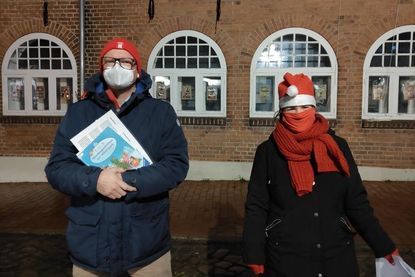 Andrea Brunhöber und Sven Muchow sind das Moderatoren-Team des Riesen-Adventskalenders.