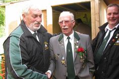 1. Vorsitzender Dieter Griebel, Gildekönig Werner Bauer, Gildebruder Wolfgang Müller (v. lks.).