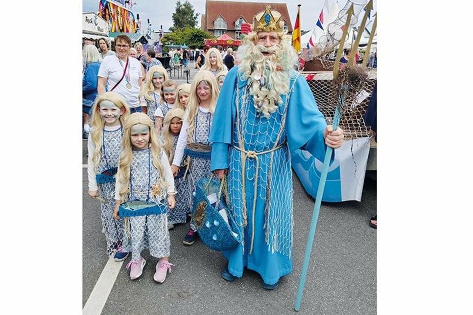 Neptun mit seinen Nixen auf dem Festplatz im Waldweg in Haffkrug.