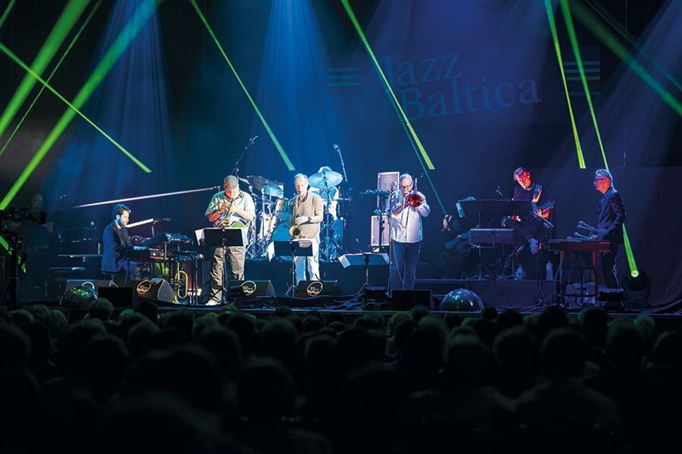 Wolfgang Haffner‘s Dreamband war am Donnerstagabend mit Nils Landgren live bei der JazzBaltica zu erleben.
