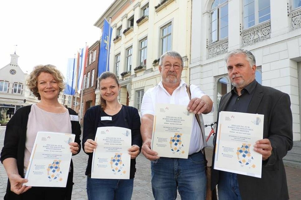 Demenz (be-)trifft immer mehr Menschen und mit der Diagnose verändert sich das Leben von grundauf. Aber niemand muss mit der Krankheit allein fertig werden. Es gibt Rat, konkrete Hilfe, Antworten auf viele Fragen. Was man tun kann, erfahren Familien und Betroffene am kommenden Sonnabend auf einem Markt der Beratungsmöglichkeiten zur besten Wochenmarktzeit. Dorit Ernst (Pflegestützpunkt), Kristina Kalthegener (Elisabeth-Krankenhaus) und Christian Burgdorf (Alzheimer Gesellschaft OH) gehören zu den Ansprechpartner*innen, Bürgermeister Sven Radestock hat die Schirmherrschaft übernommen