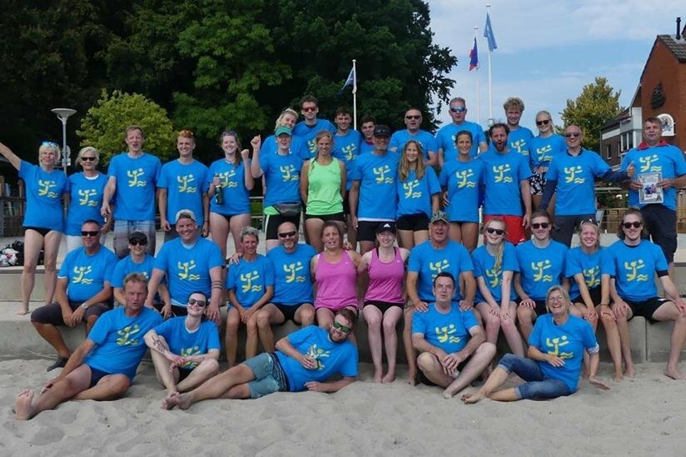 Die Teilnehmenden des Jubiläumsturniers anlässlich 25 Jahre NLC Beachvolleyball.