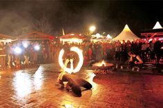 „Feuer &amp; Flamme“ im Scharbeutzer Kurpark: „Lux &amp; Ayana“ zeigen vom 27. bis 30. Dezember täglich um 19 Uhr eine spektakuläre Feuershow. (Foto: TALB)