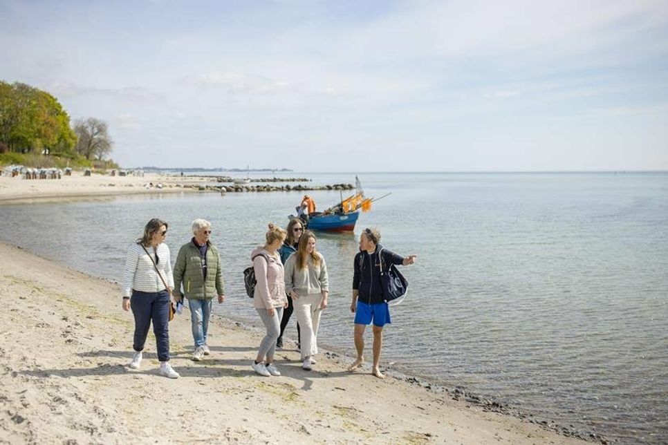 Ein ausgedehnter Spaziergang am Strand ist immer eine gute Idee. (Foto: ©www.luebecker-bucht-ostsee.de)