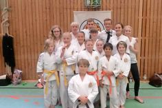 Teilnehmer und Kampfrichtern aus dem Karate Dojo Itosu Neustadt.